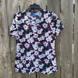Zoe+Chloe Scrub top with flowers of colors